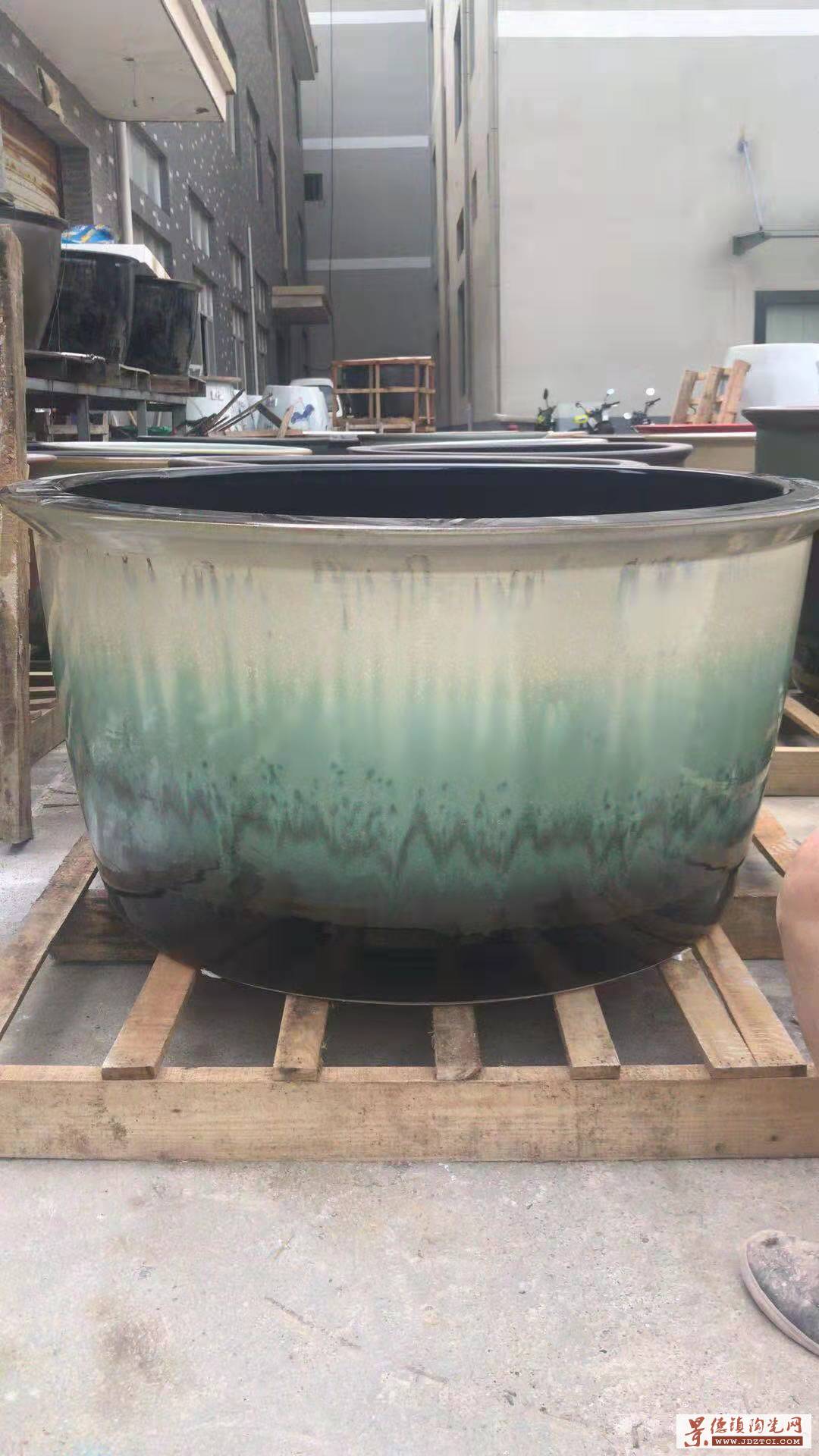 陶瓷泡澡缸 景德镇青花瓷浴缸 直径1.2米 坐式温泉缸厂家直销