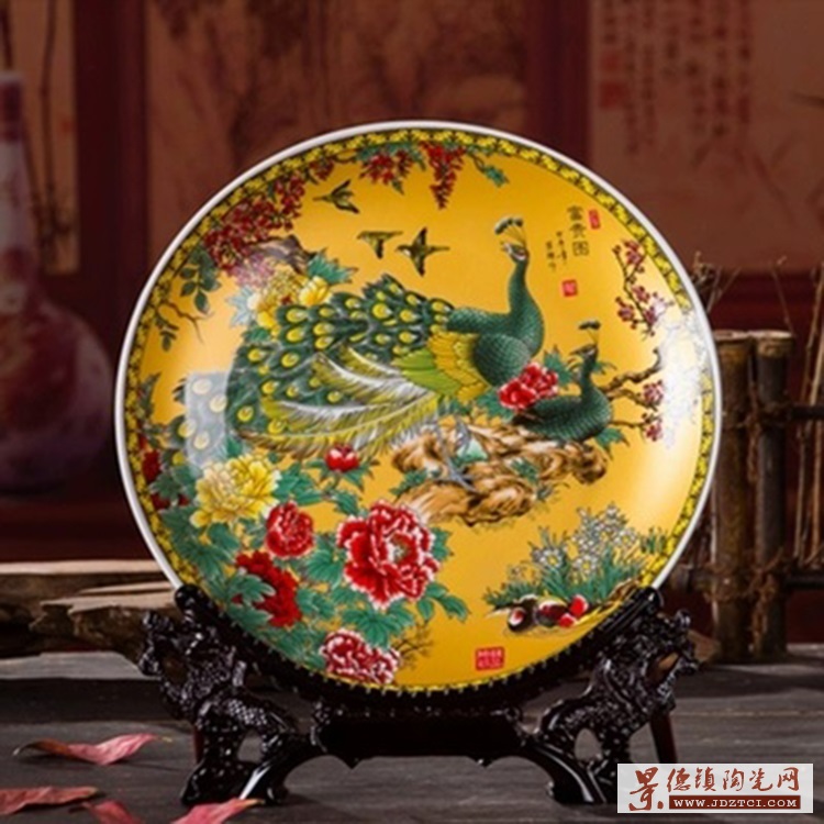 陶瓷纪念盘红黄孔雀呈祥装饰挂盘坐盘家居工艺品摆件