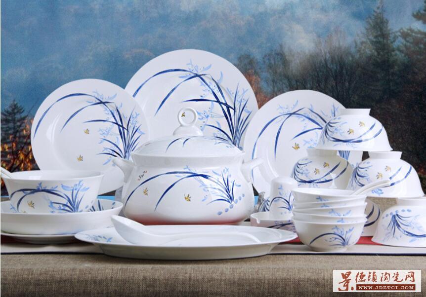 景德镇陶瓷釉下彩餐具套装家用高档手绘兰花碗碟套装