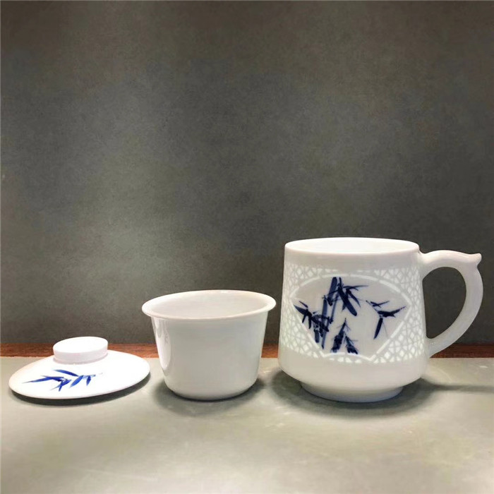 景德镇茶杯厂家陶瓷带盖过滤办公室水杯老板杯青花瓷个人杯子