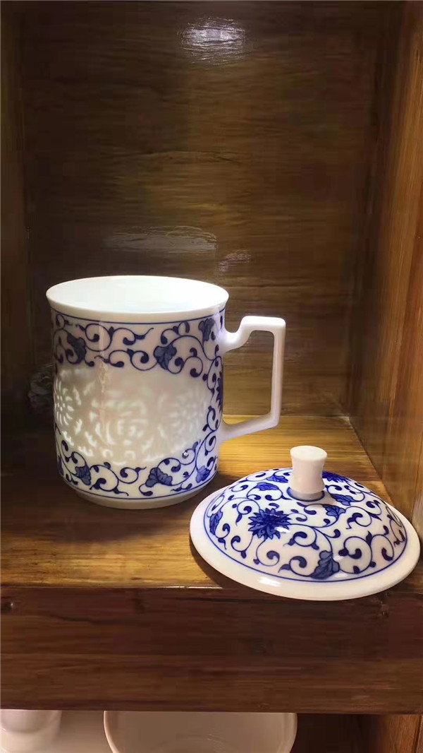 景德镇青花陶瓷茶杯固定漏过滤精品个人大容量骨瓷办公杯家用带盖水杯厂家直销