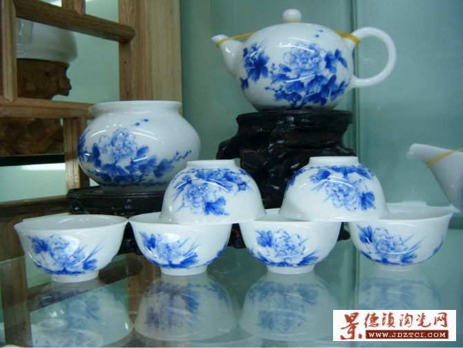 陶瓷茶具的图片