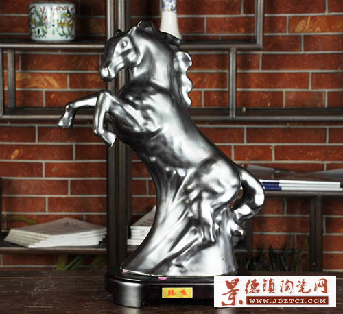 景德镇陶瓷器生肖马摆件名家熊钢如腾飞创意无光釉瓷雕塑
