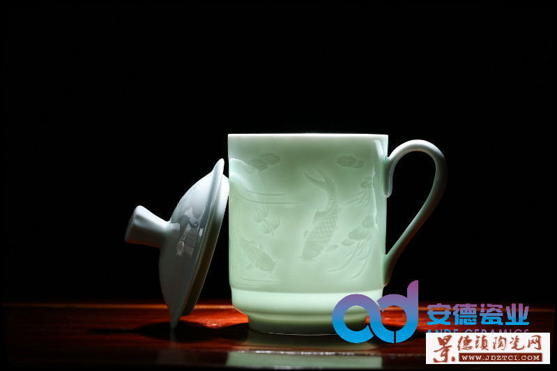 精致手工青釉雕刻陶瓷茶杯厂家定制批发